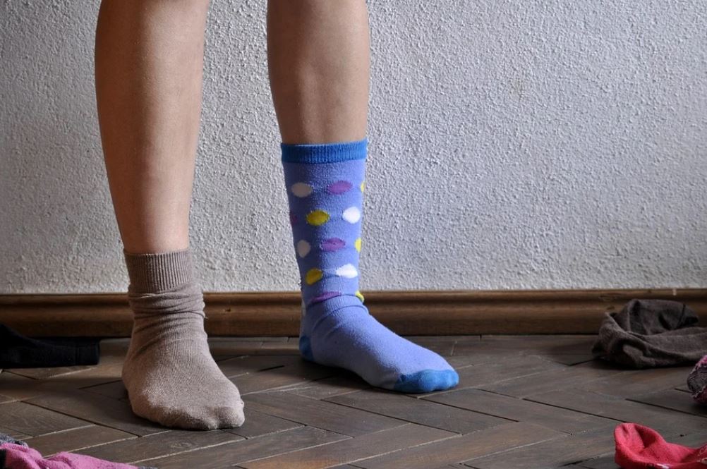 Giornata dei calzini spaiati, da Saronno a Tradate e Varese: non è tardi per partecipare