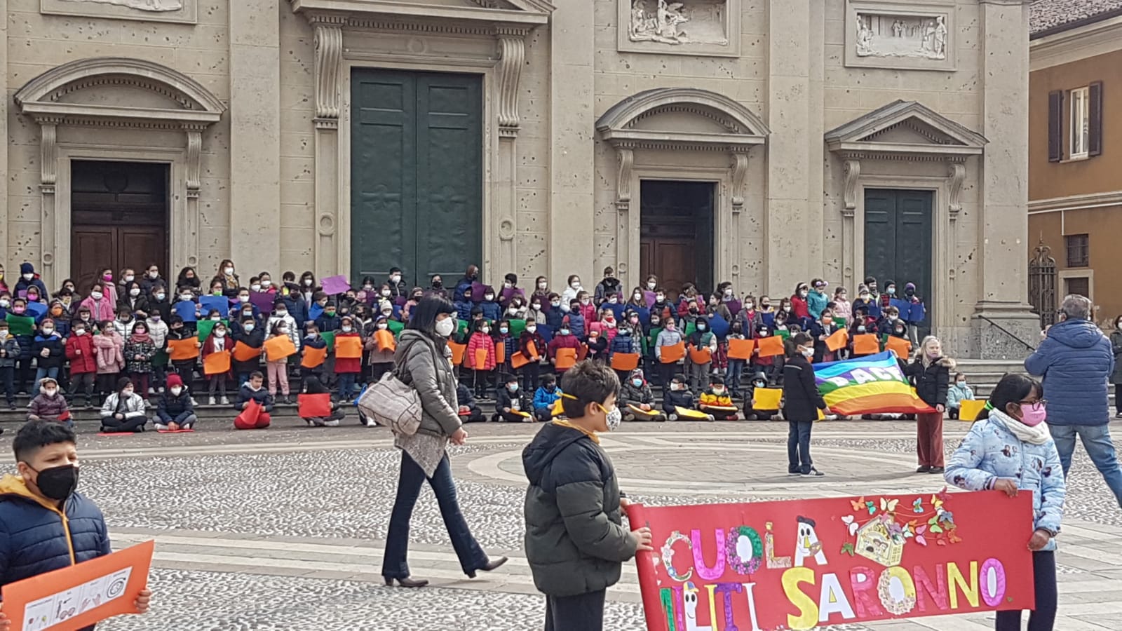 Ieri su ilS, rapina ad una 64enne, flash mob per la pace, nasce a Saronno L’Italia c’è, blackout a Caronno