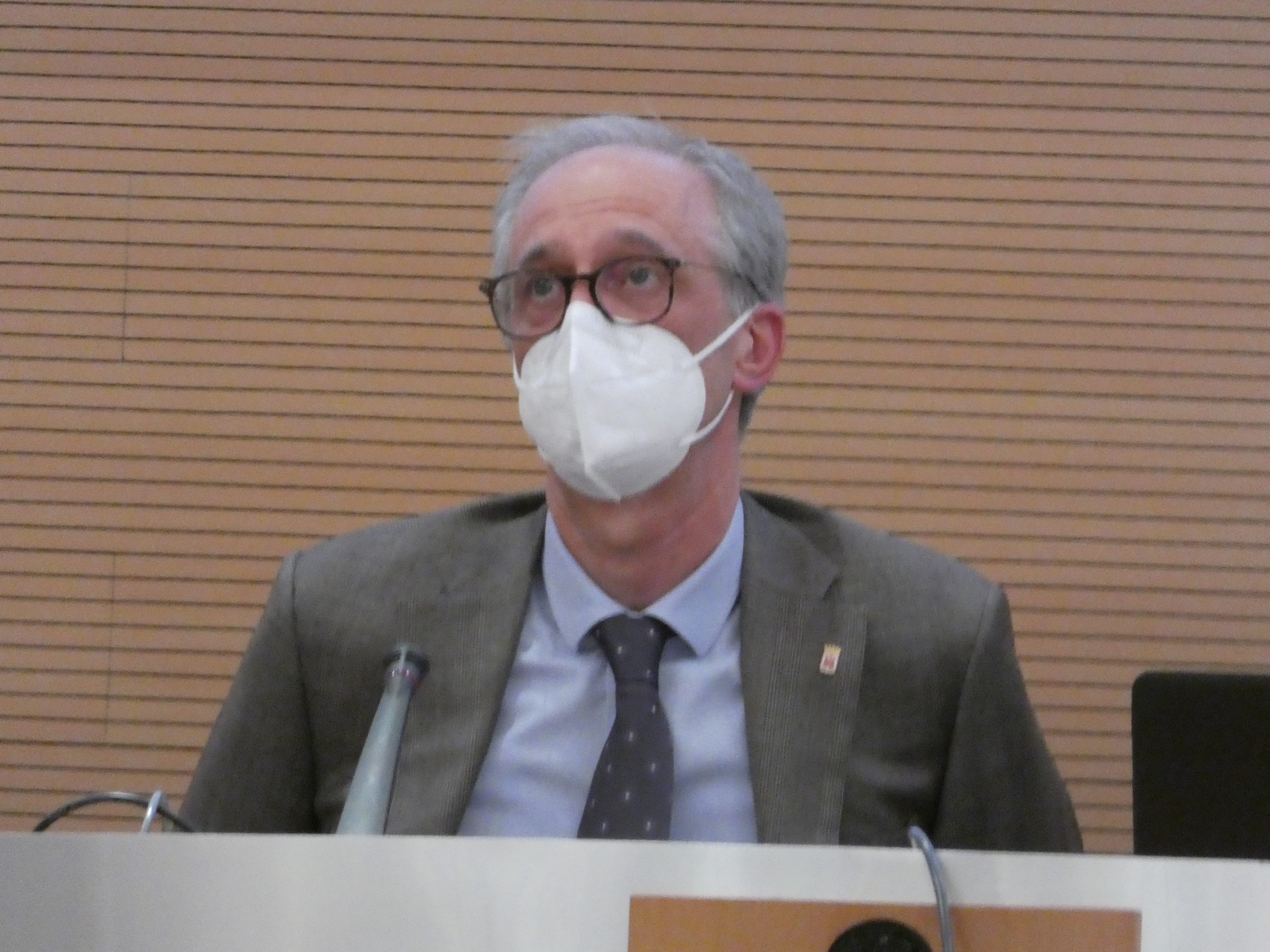 Influenza, “usare la mascherina come contro il covid”: il suggerimento del sindaco