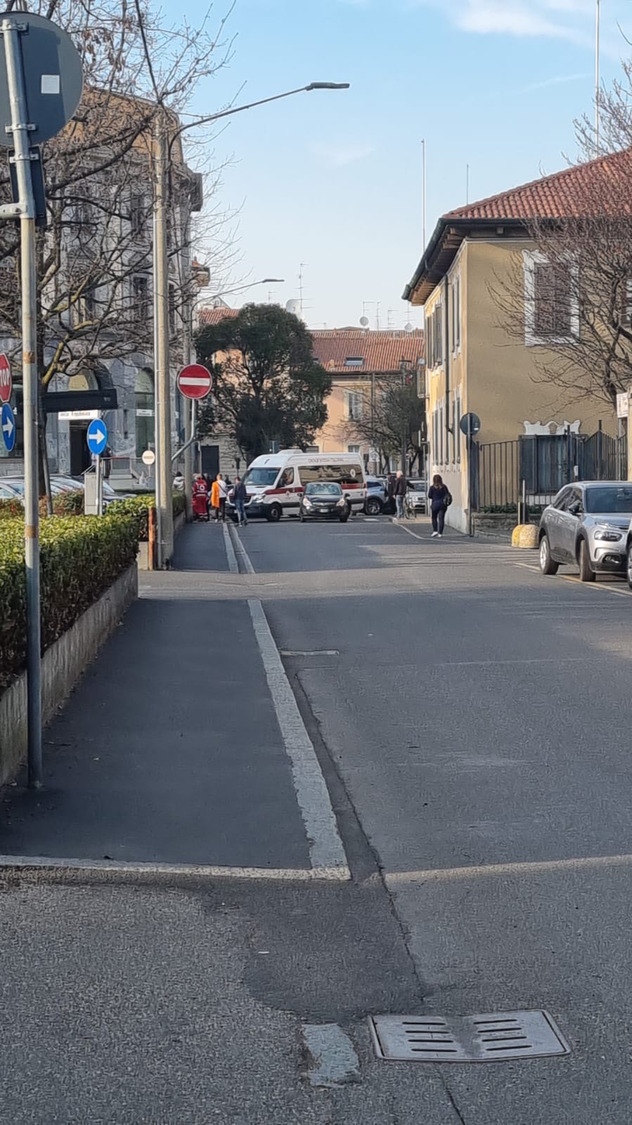Saronno, ciclista 17enne investito davanti al Municipio