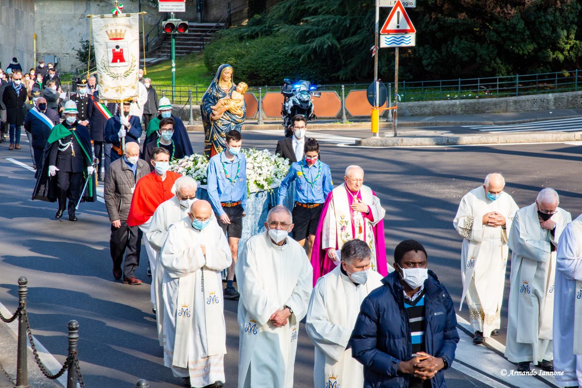 Festa del Voto - Saronno 2022_03_20 - Ai Tempi del COVID_19 - Processione Madonna - Mons. Galimberti - AI (204)