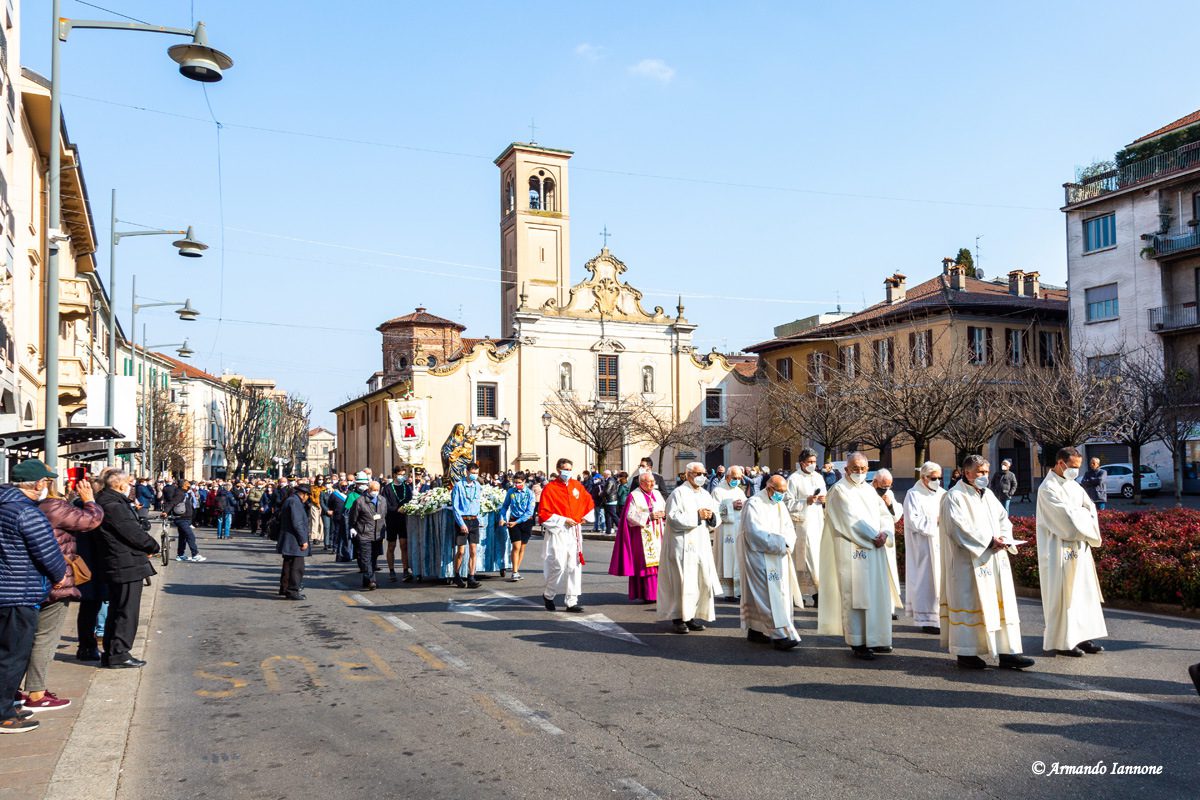 Festa del Voto - Saronno 2022_03_20 - Ai Tempi del COVID_19 - Processione Madonna - Mons. Galimberti - AI (91)