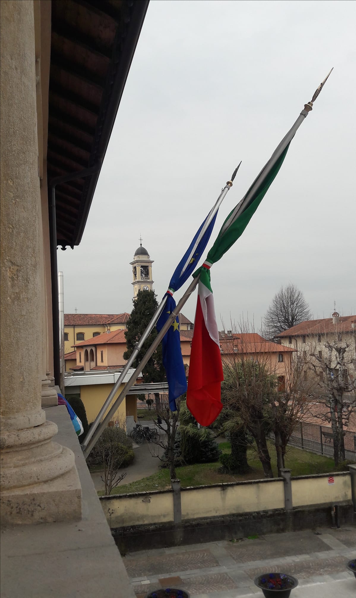 Giornata vittime covid, bandiera a mezz’asta a Gerenzano