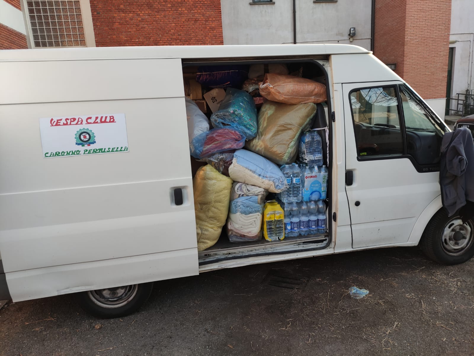 Ucraina: due furgoni di aiuti dal Vespa club Caronno