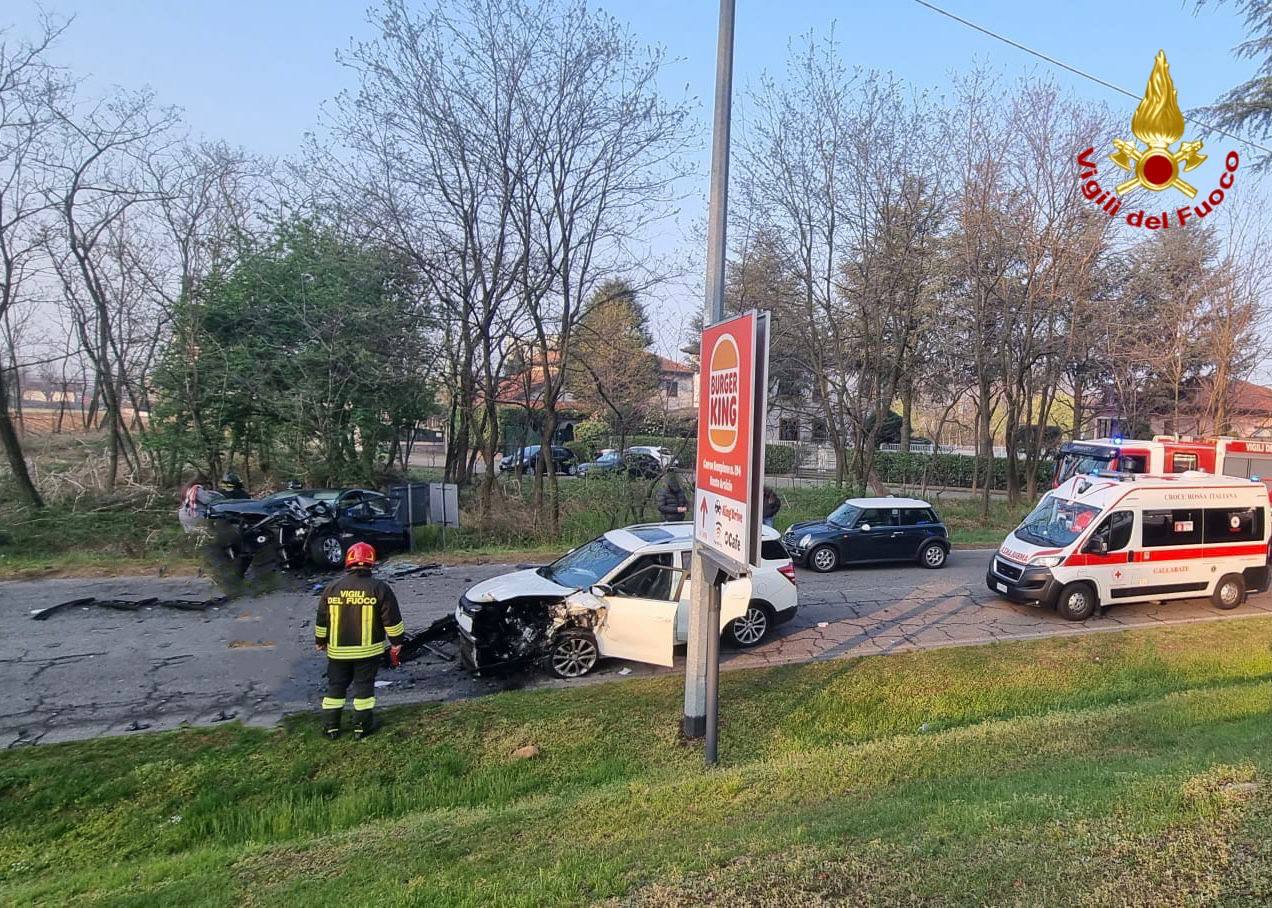 Grave incidente oggi a Busto Arsizio: due auto distrutte