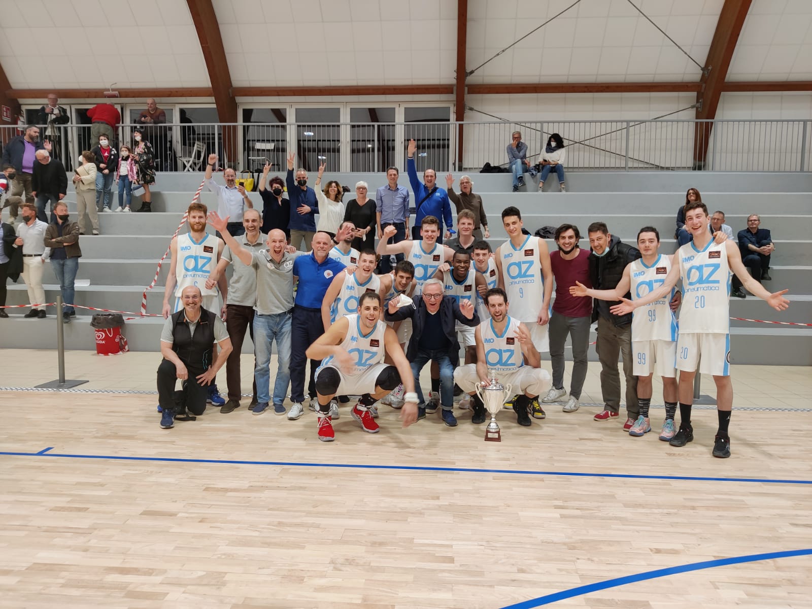 Basket: festa grande all’Az Robur Saronno per la vittoria in Coppa Lombardia