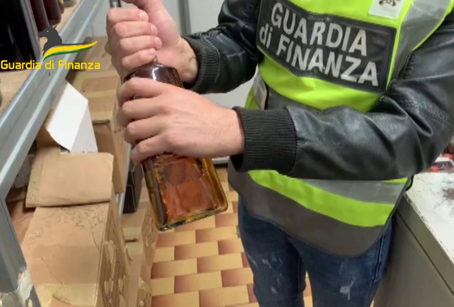 Oltre 4 mila bottiglie di whisky, tequila, rum, vodka e birra “di contrabbando” sequestrati dalla Gdf di Como