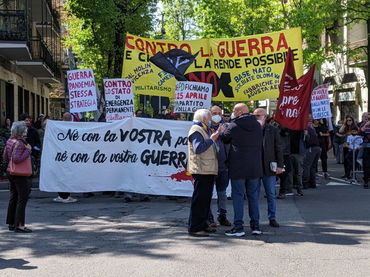 Ieri su ilS: Saronno contestazioni al 25 aprile, frontale mortale a Como, elisoccorso per un 85enne, perchè il parco De Rocchi è chiuso?