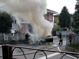 Ieri su ilS: cordoglio per il papà 37enne morto in moto, portici di corso Italia off limits, auto in fiamme a Lazzate