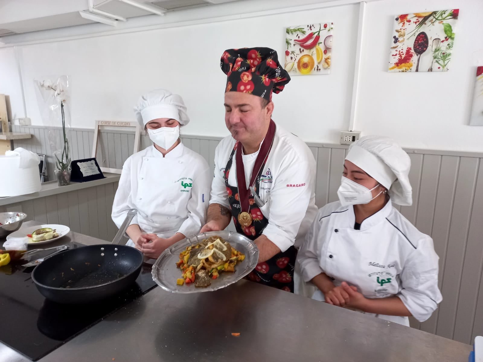 Lo chef non vedente all’Istituto Prealpi: laboratorio didattico con gli studenti