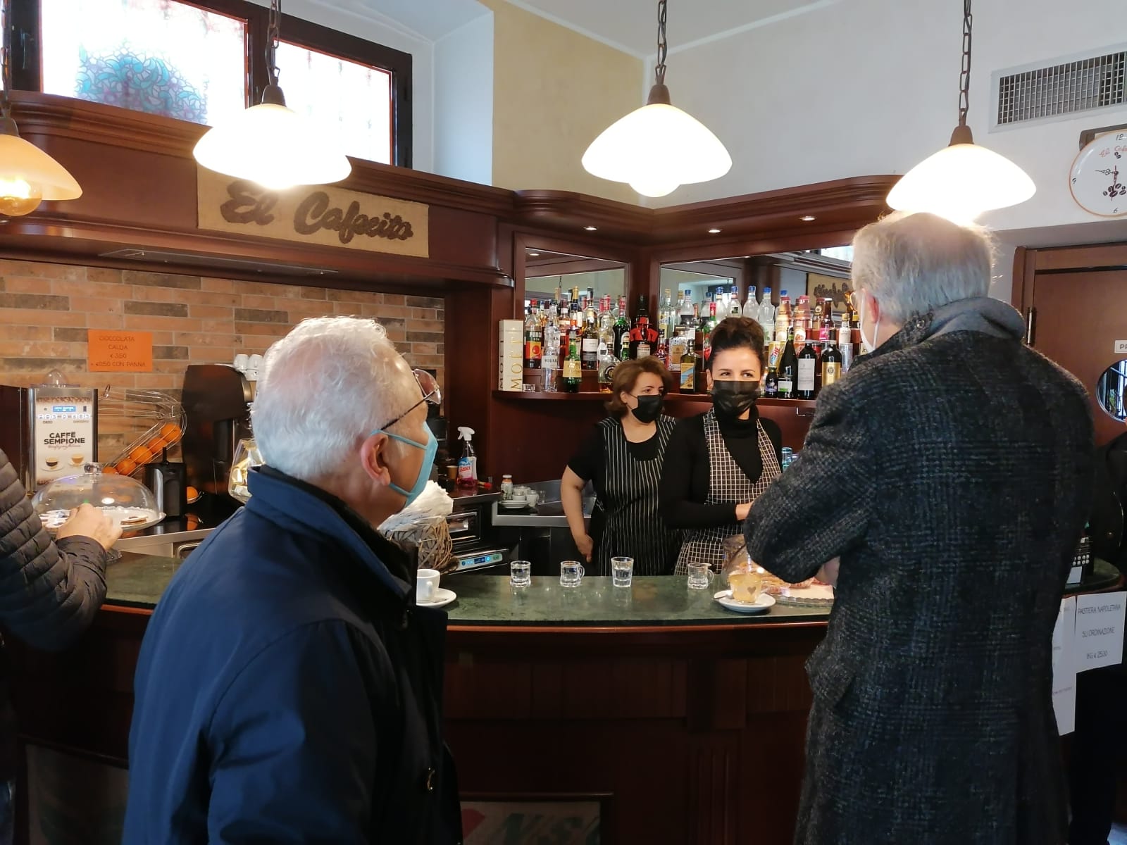 Il sindaco Airoldi visita i commercianti in zona stazione “Saronno centro”