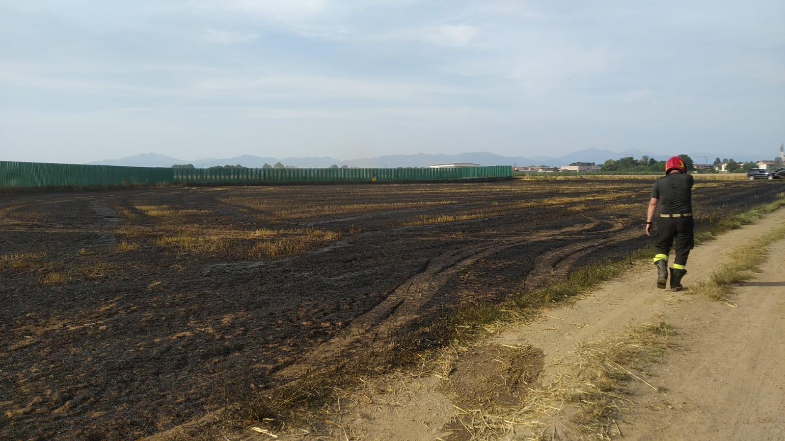Saronno, ieri incendi nelle zone agricole nel Saronnese: fuoco nella zona del radiofaro e ad Uboldo