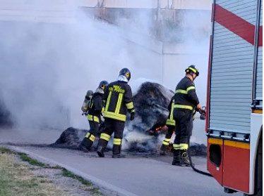Ieri su ilSaronno: balla di fieno in fiamme, prima messa per Padre Gianluca, incendio all’ex Alfa, palio a Uboldo