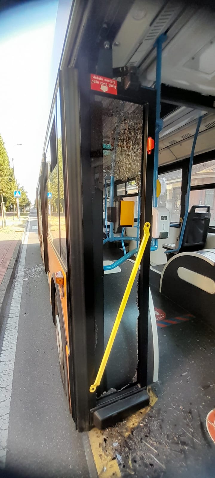 20220614-autobus-vandalizzato-4