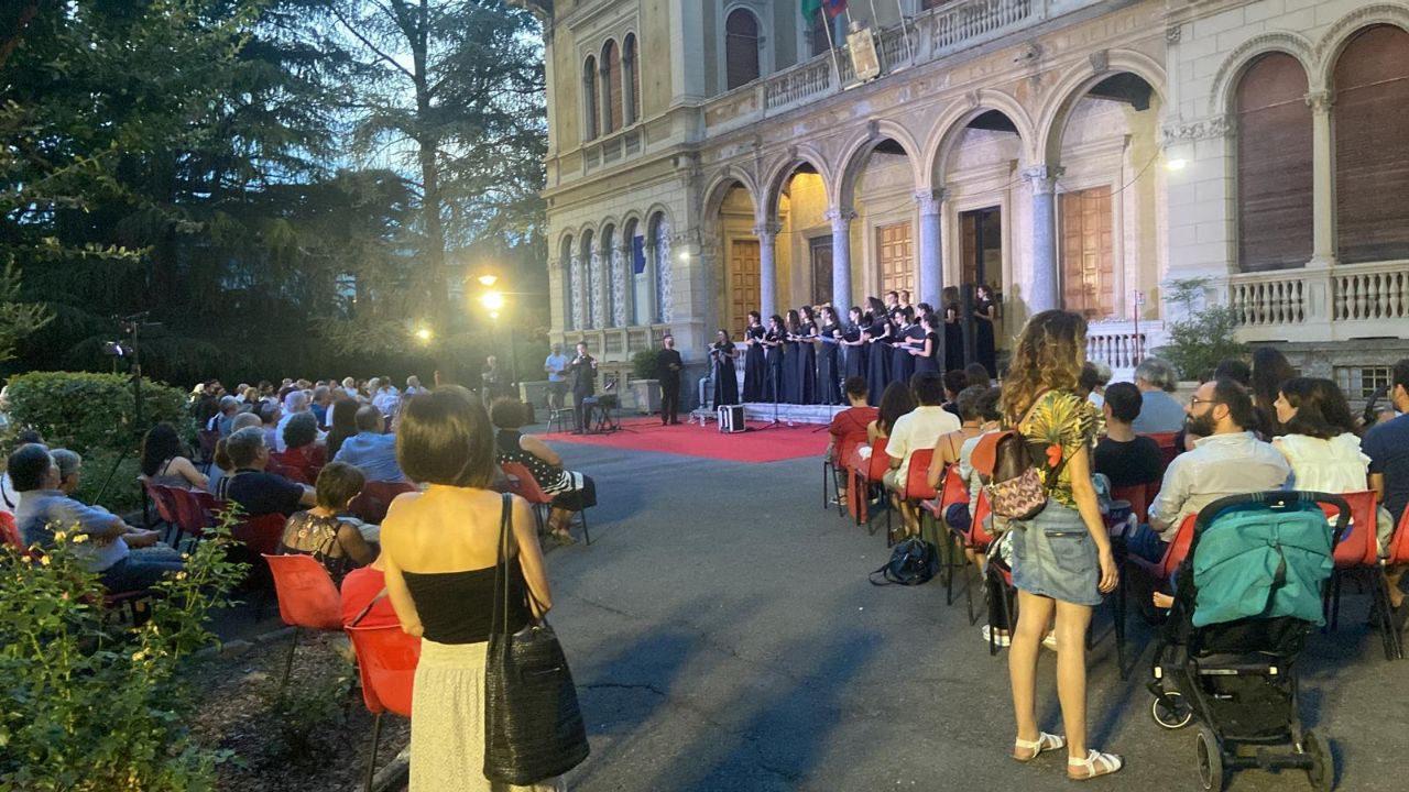 Coro Hebel, 300 spettatori in Villa Gianetti per l’esibizione “pop”