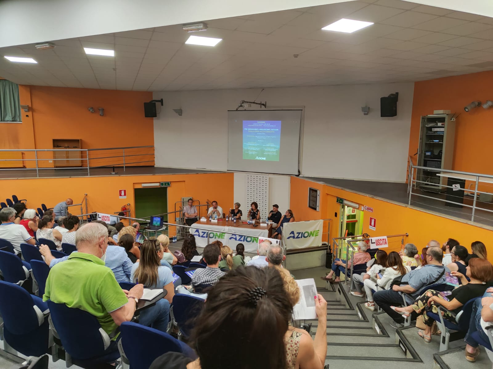 Disagio giovanile: auditorium pieno per il convegno di Azione a Saronno