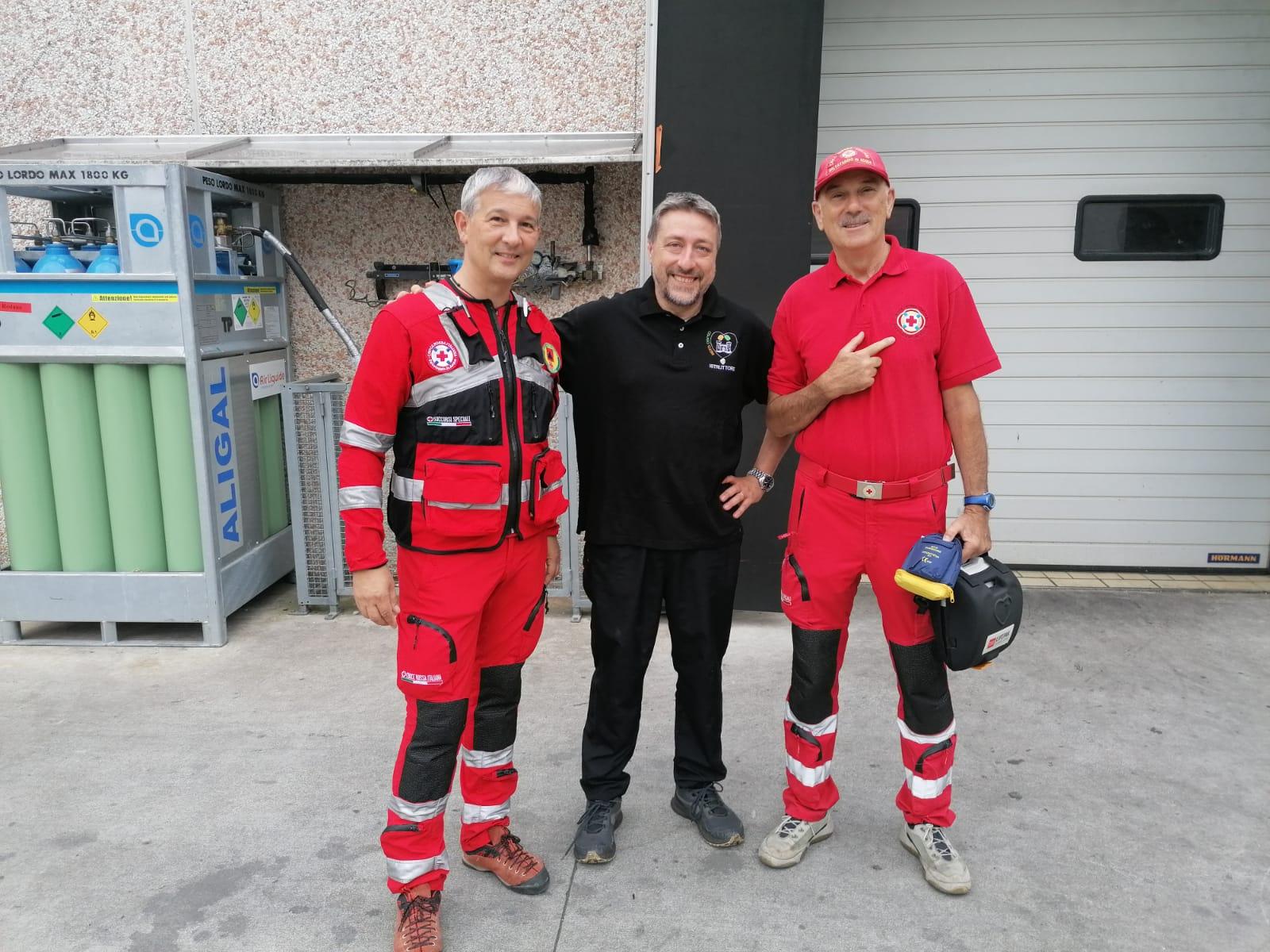 Al gruppo Opsa Varese un defibrillatore in dono da Cislago Cuore