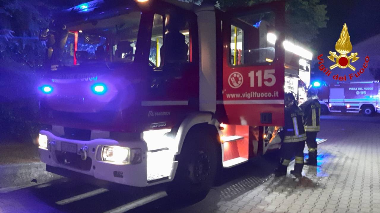 Incendi: brucia appartamento a Busto Arsizio, i pompieri salvano gli inquilini