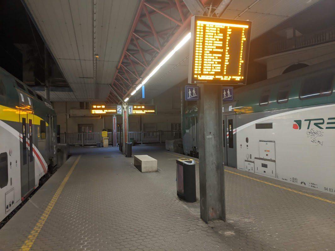 Saronno, viaggiatrice-cenerentola: “Cara Trenord quando torneranno i treni dopo mezzanotte?”
