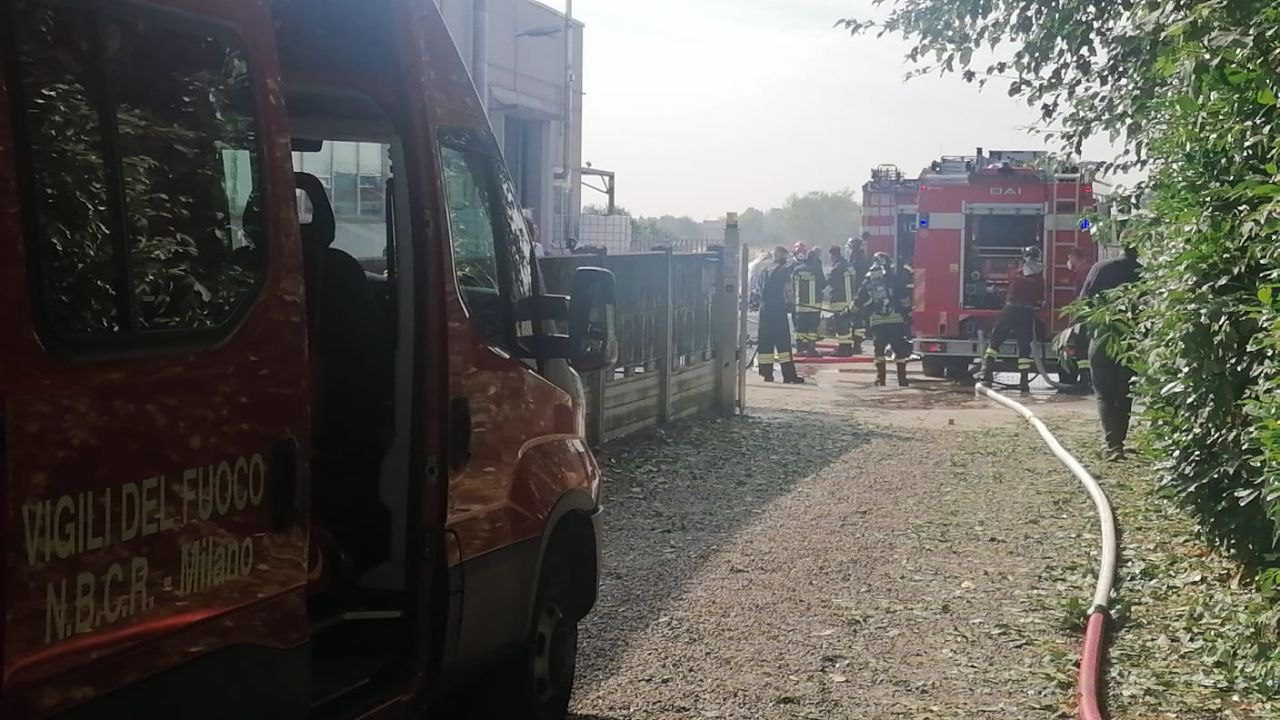 Uboldo/Origgio: polizia locale chiede di tenere le finestre chiuse per l’incendio
