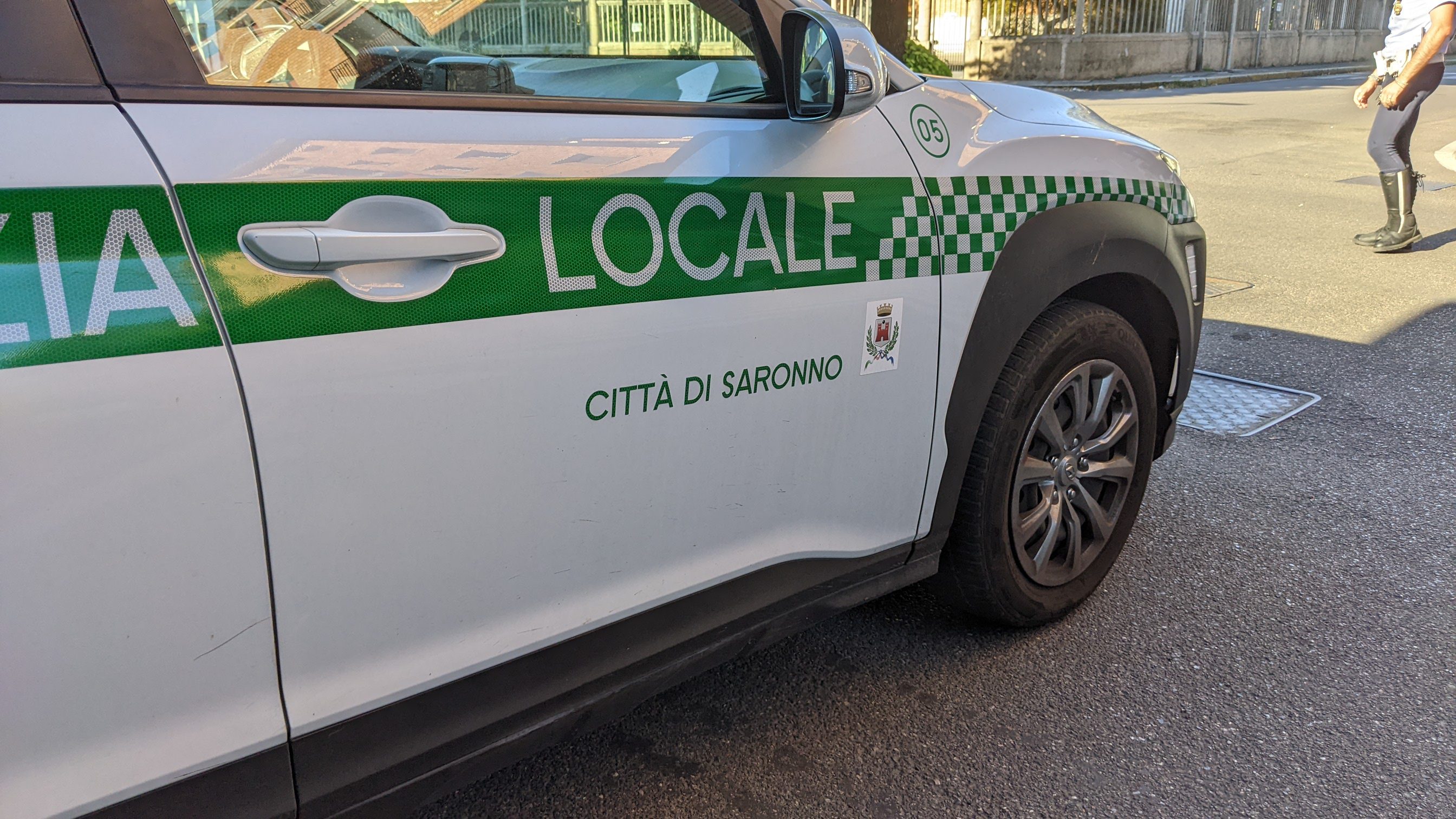Saronno, scontro in via Legnanino: donna ferita