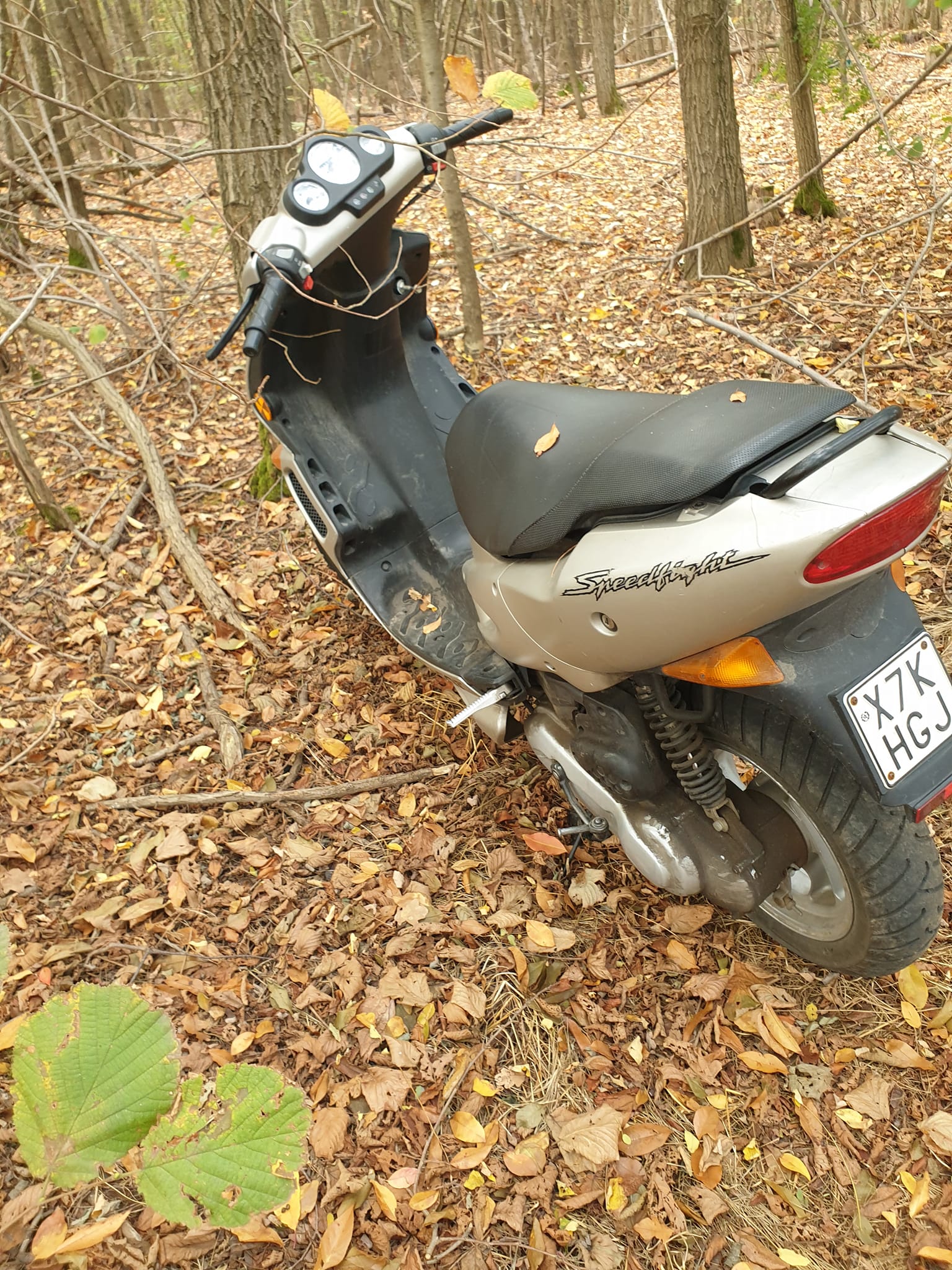 Uboldo, cittadino fa ritrovare scooter rubato nel bosco