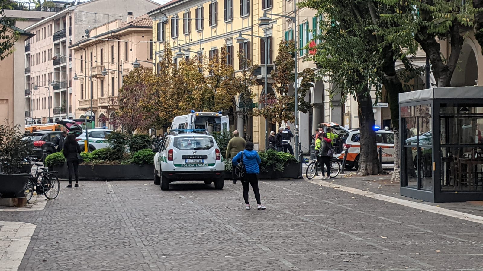 Ciclista a terra in via San Giuseppe a Saronno: soccorsi mobilitati, traffico rallentato