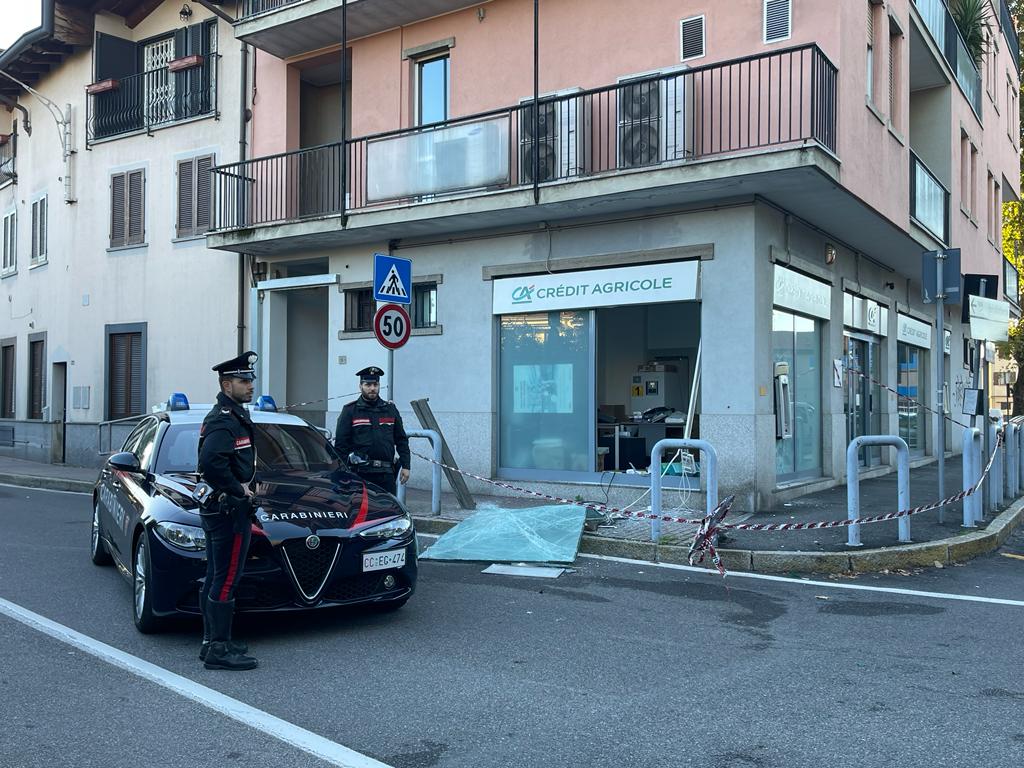 Spaccata in banca a Caronno, 3 fermati dai carabinieri