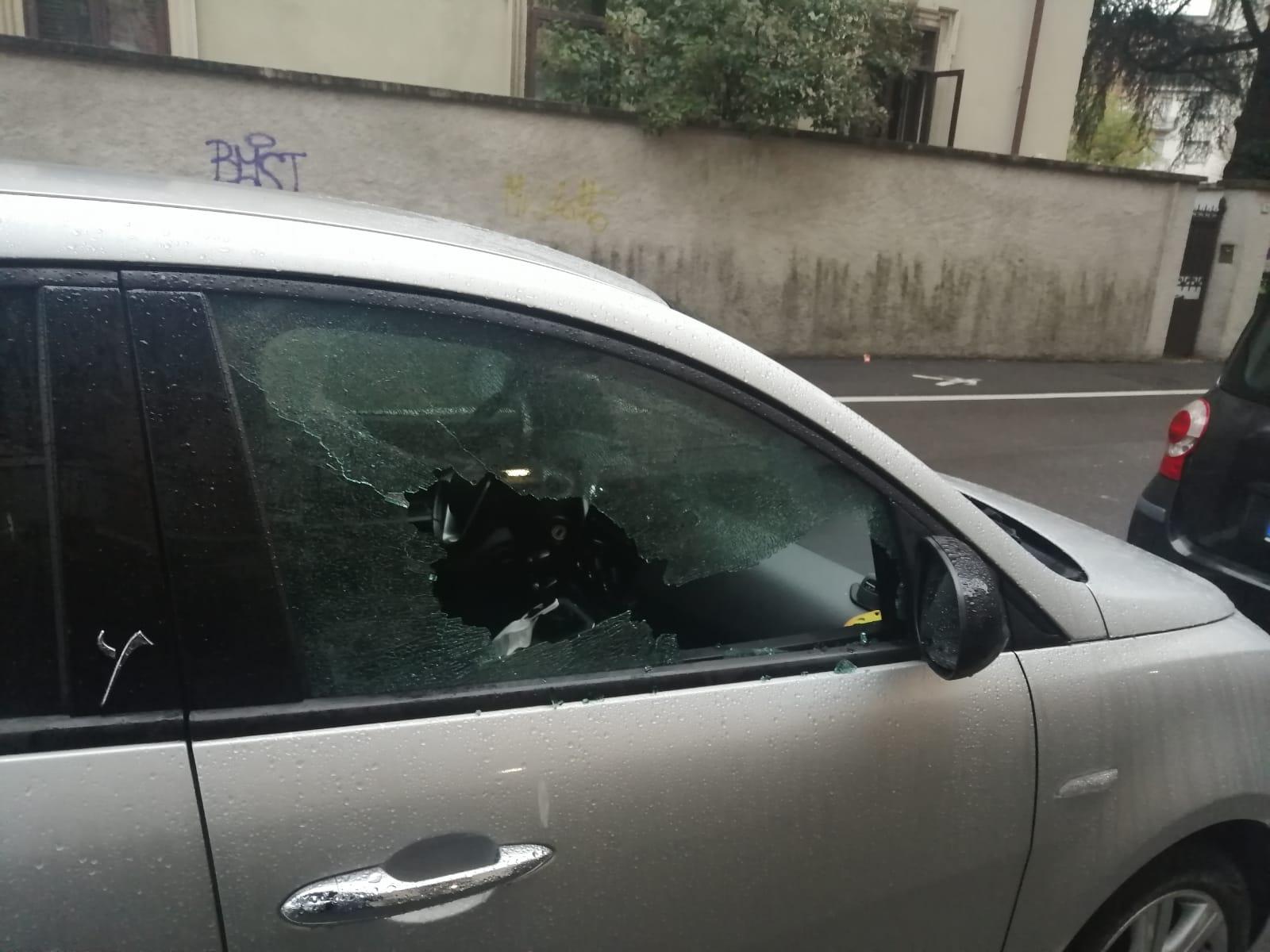 20221116-auto-danneggiate-finestrino-rotto-3