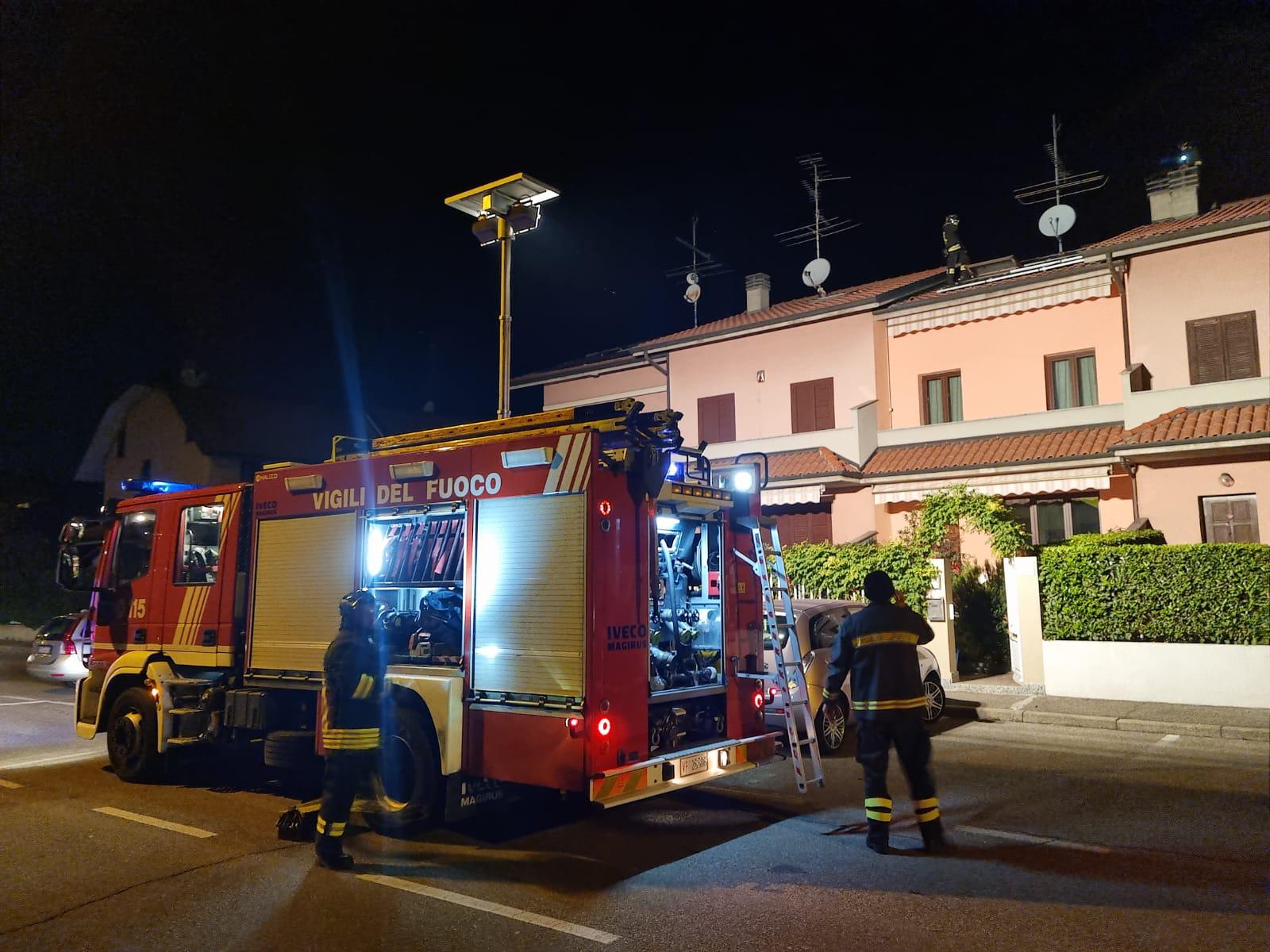 Incendio canna fumaria: vigili del fuoco di Saronno “salvano” tetto