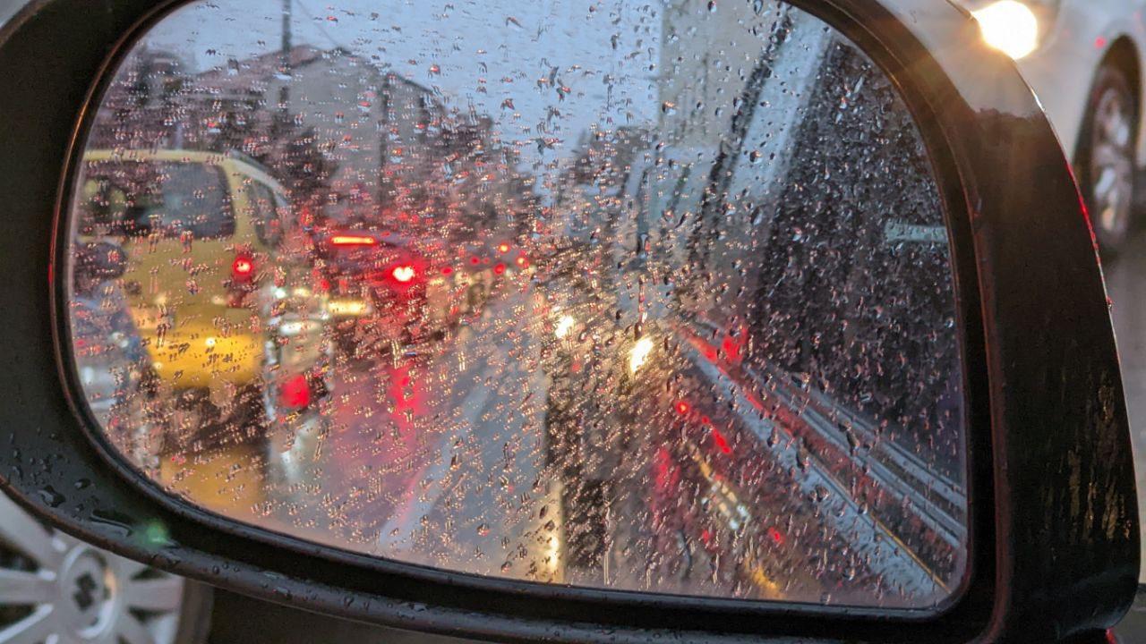 Saronno paralizzata da pioggia e traffico: raffica di proteste