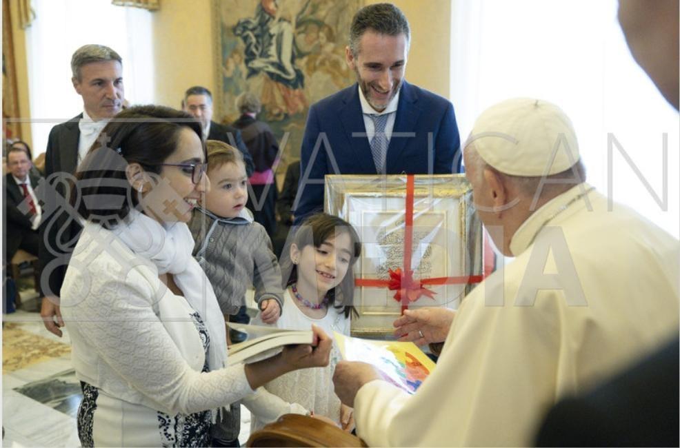 Raffaele Di Francisca incontra Francesco: al Papa anche un disegno dei bimbi saronnesi