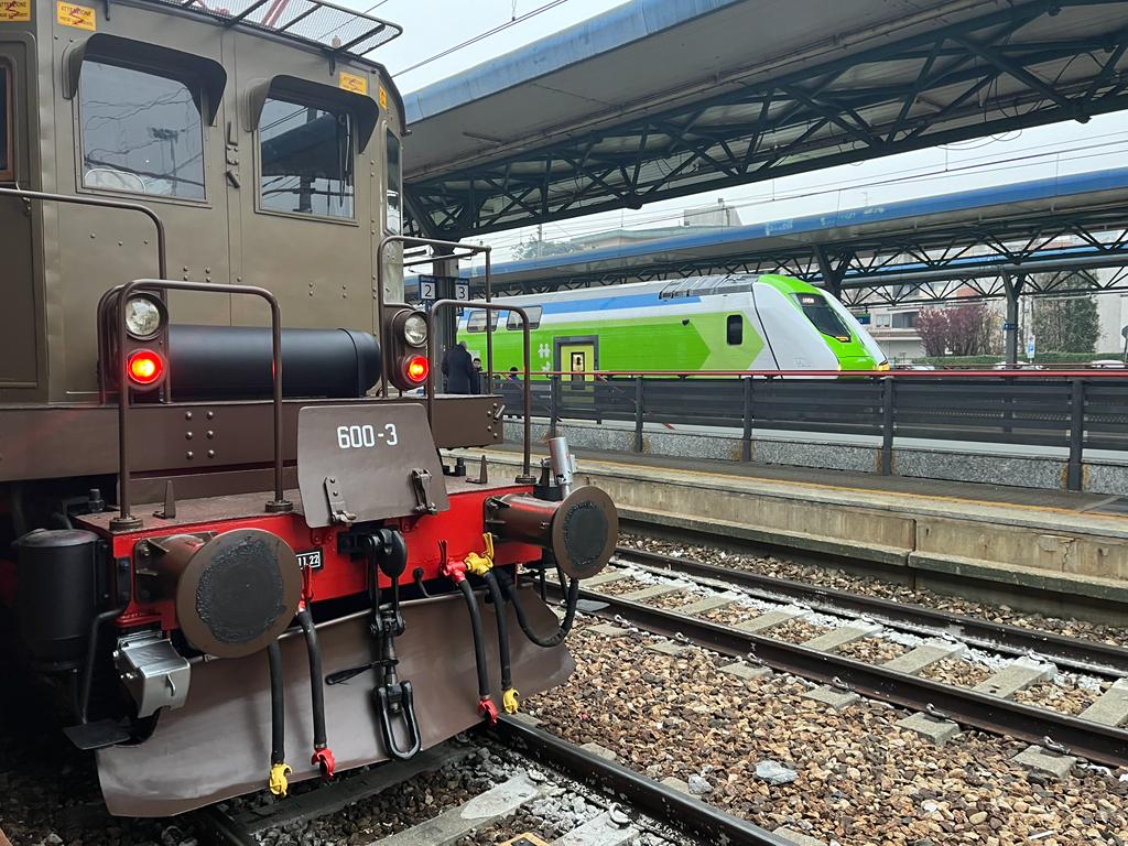 20221224 strenna ferrovienord treno storico locomotore elettrico (12)