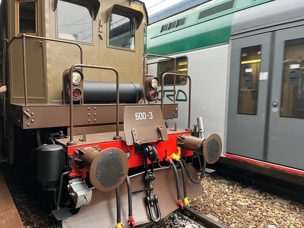 20221224 strenna ferrovienord treno storico locomotore elettrico (2)