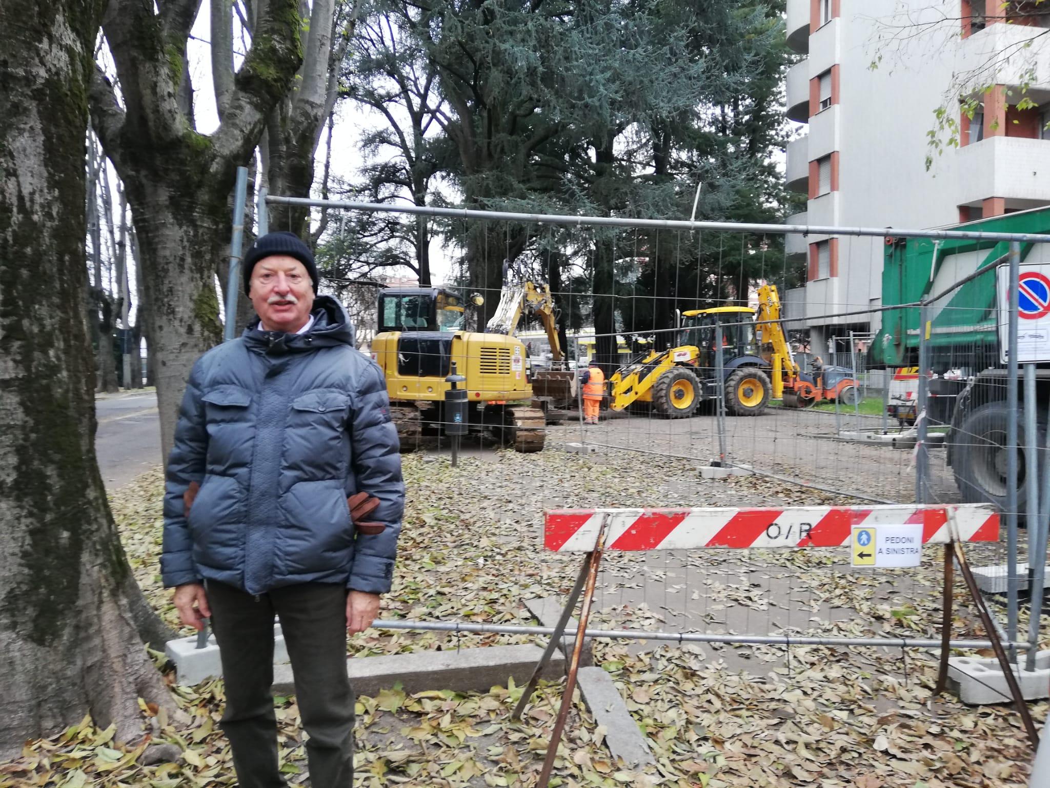 Via Roma, Casali fa il punto del cantiere: “Stiamo lavorando su cordoli e caditoie”. Addio allagamenti