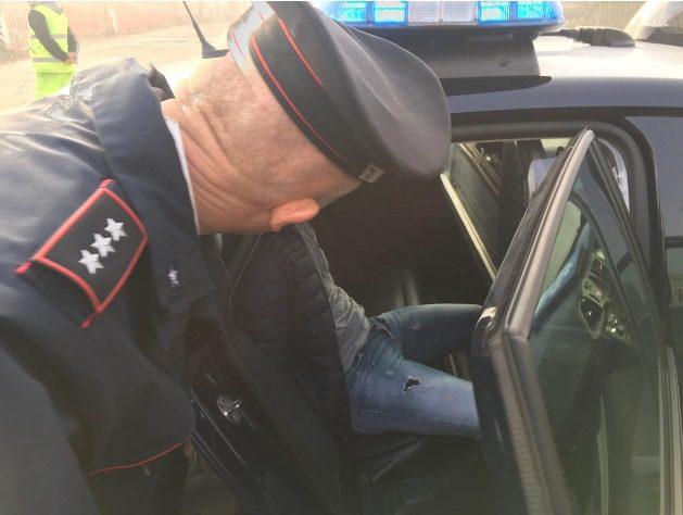 Botte alla compagna: arrestato dai carabinieri