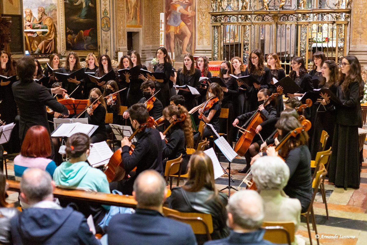 (4) Saronno 2022_04_30 - Coro Hebel (Dir. Alessandro Cadario) al Santuario - Musica e Canti Gregoriani - AI (141)