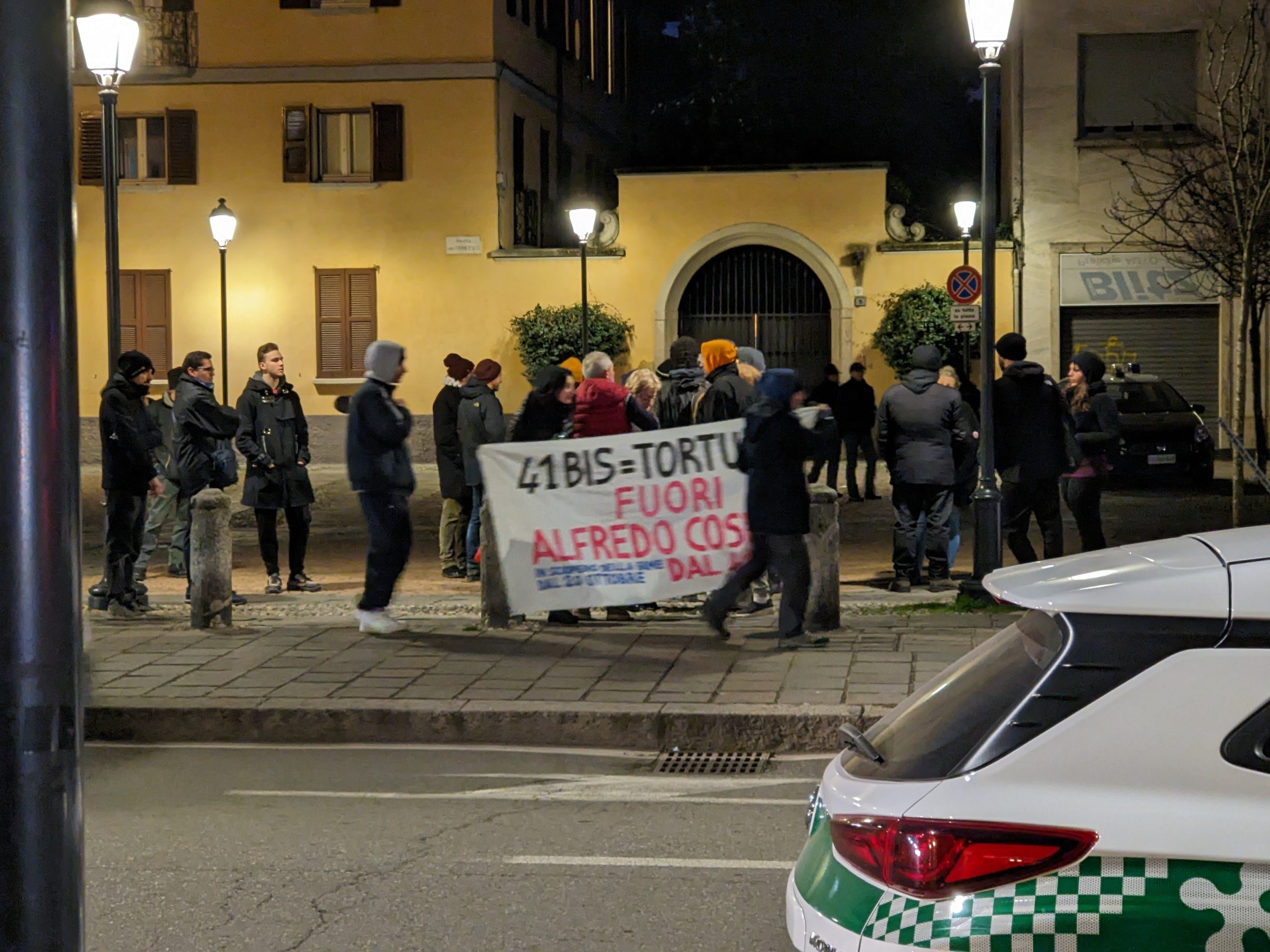 Ieri a Saronno: presidio anarchico in centro. Infortunio in monopattino.  Rivoluzione farmacia comunali