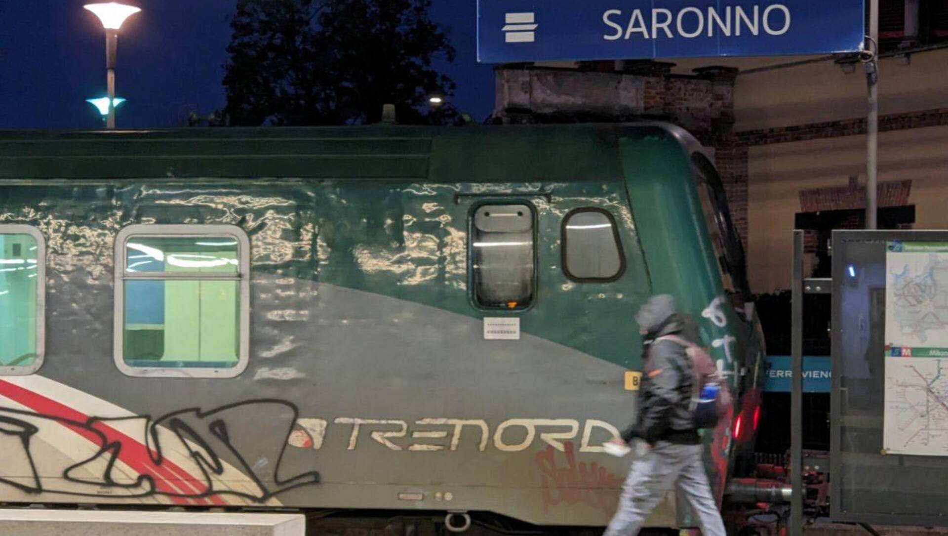 Studente aggredito e rapinato sul treno della Saronno-Seregno