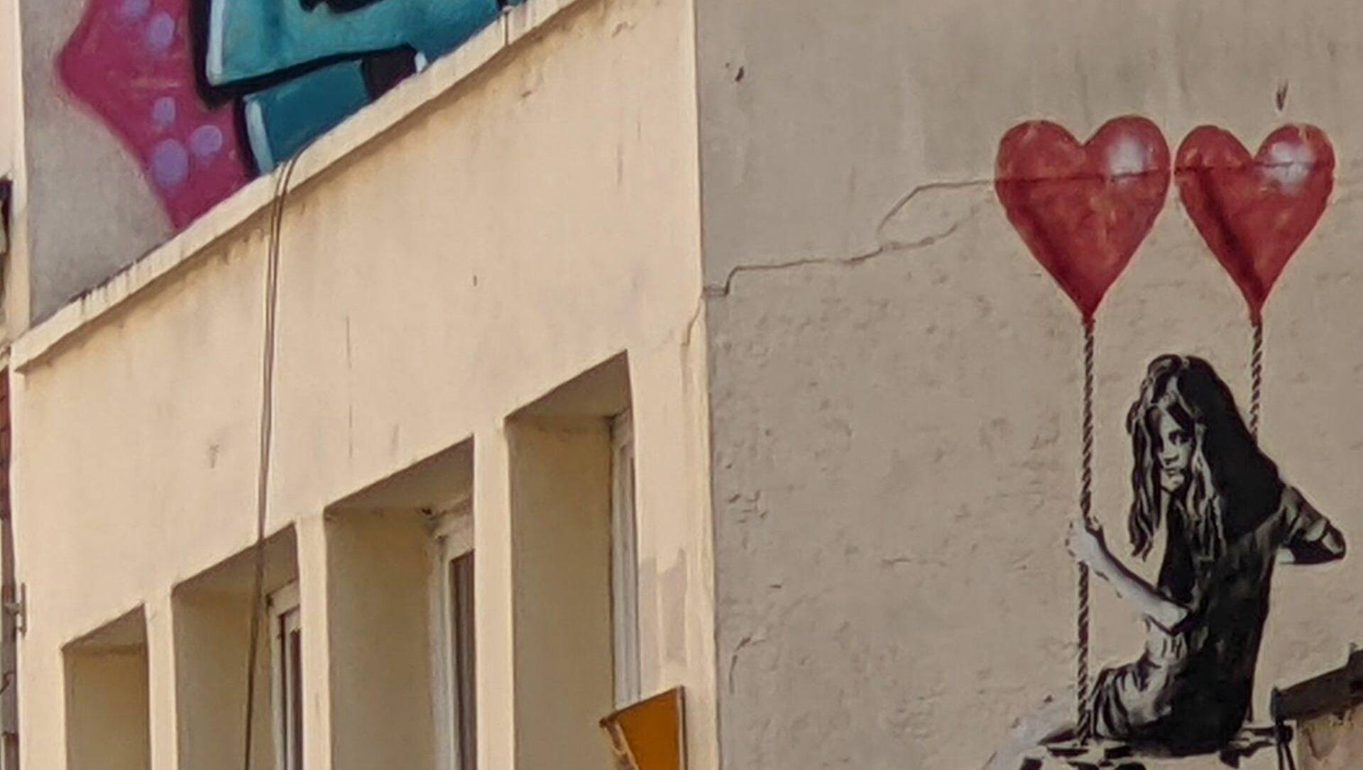 Banksy a Saronno? Una Ballon girl nelle aree dismesse