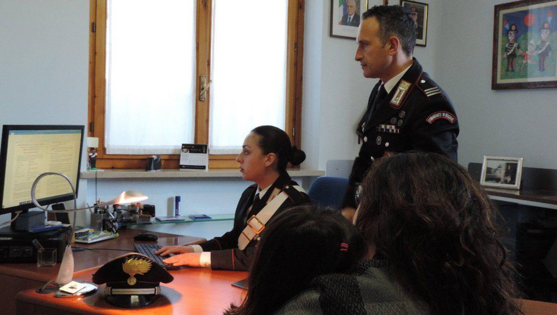 Cinquecento euro per una falsa polizza, mille euro di ricariche Postepay: truffe online sventate dai carabinieri