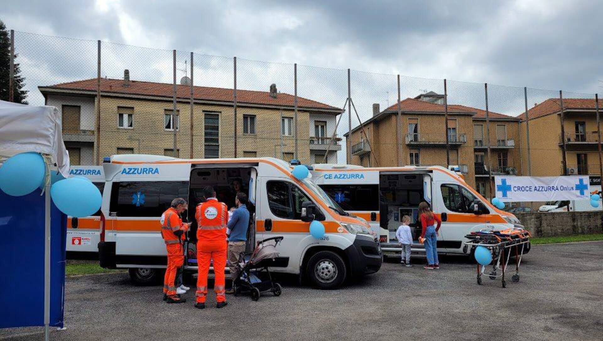 Rovellasca e Caronno: Croce azzurra in piazza incontra i cittadini e presenta la nuova ambulanza