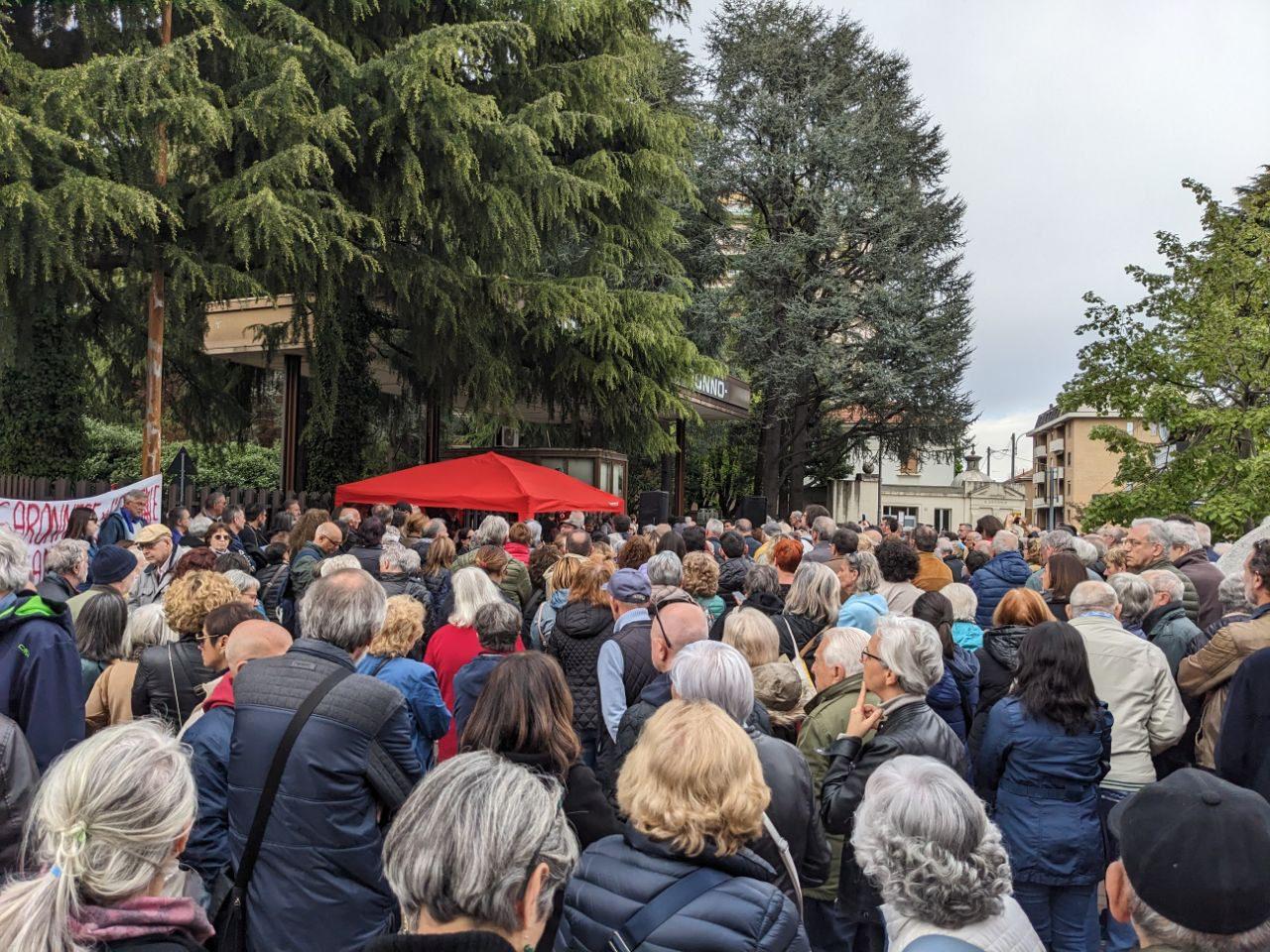 A Saronno la prima Giornata della sanità pubblica: comitati e associazioni in piazza