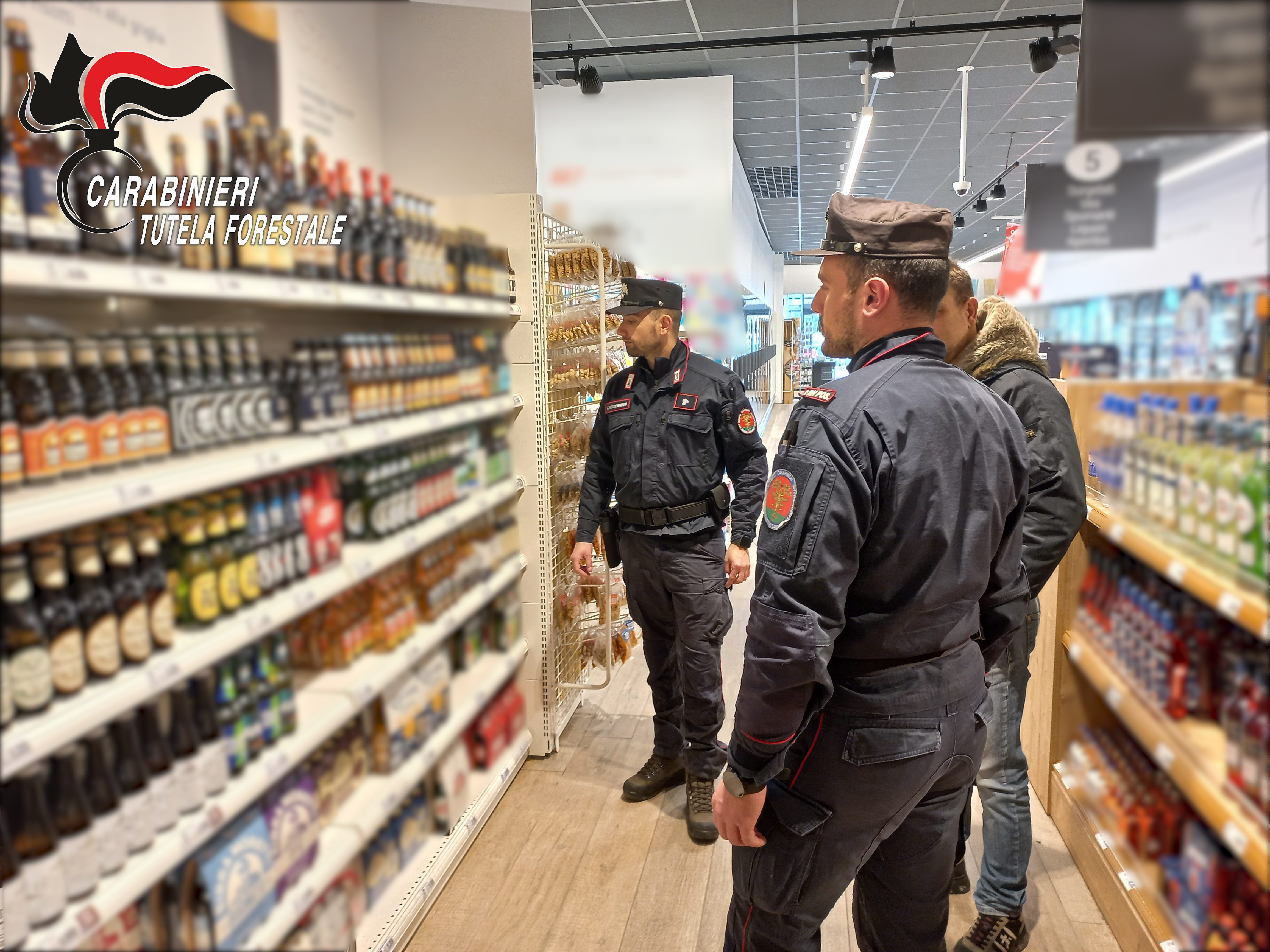 Etichetta non a norma: sequestrate 15 mila bottiglie di birra alla cannabis dai carabinieri forestali di Tradate