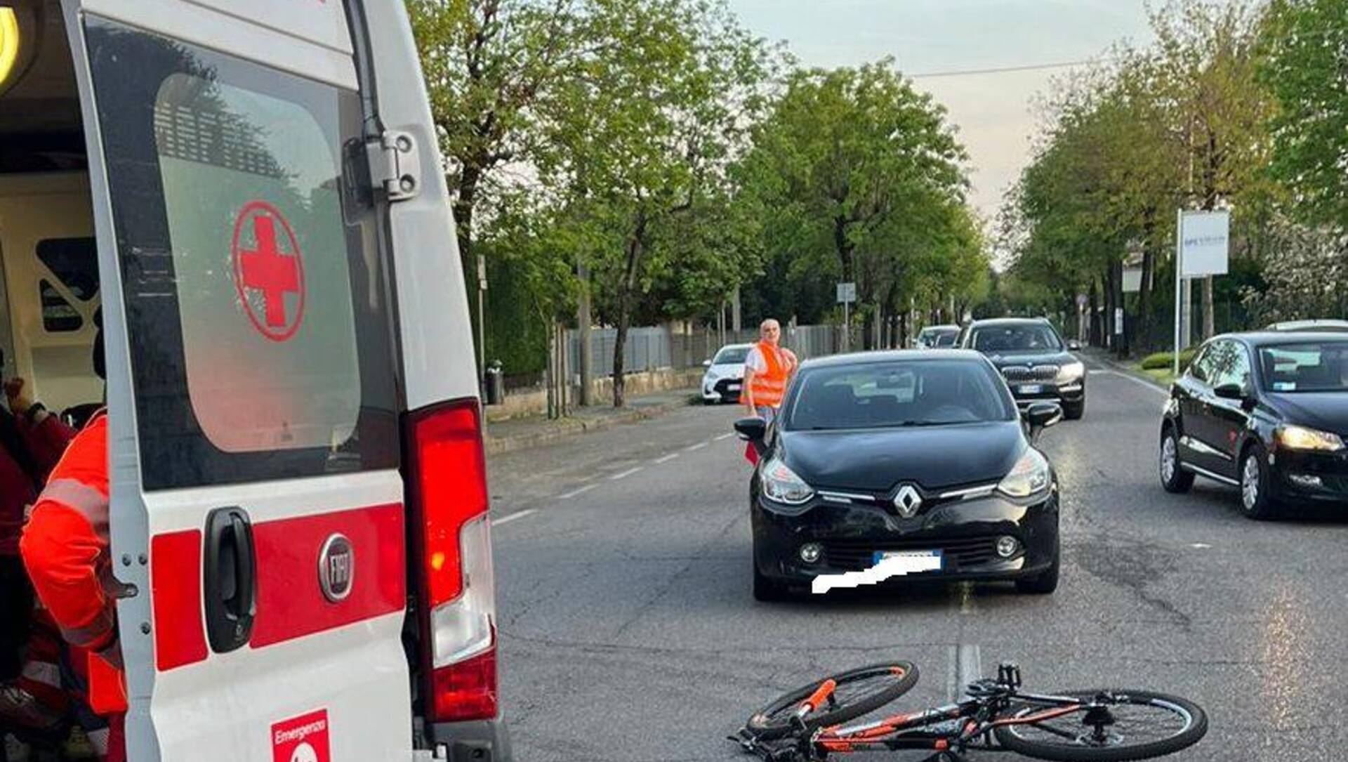 Saronno, ciclista investito in via Piave: adolescente finisce all’ospedale
