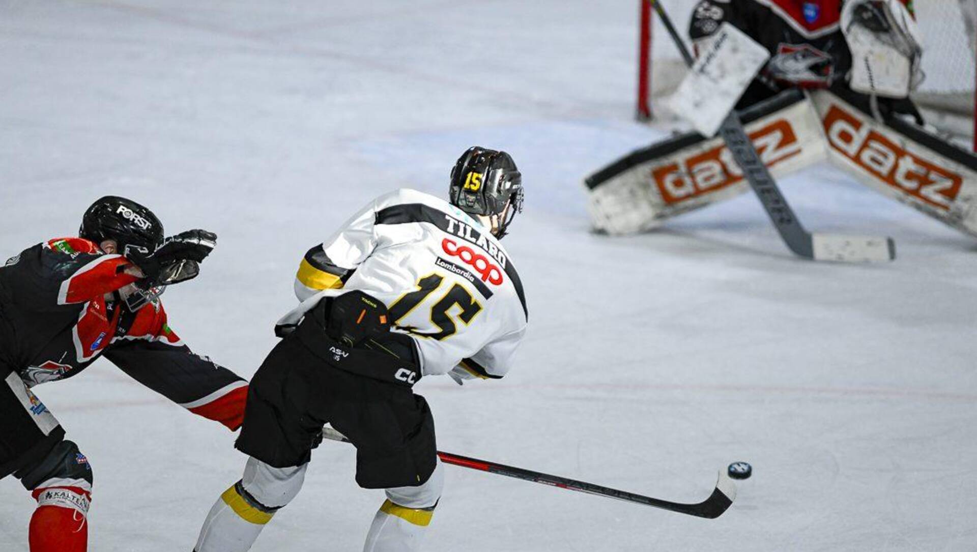 Hockey: Varese inizia bene (con assist del saronnese Cordiano) ma poi perde gara 1 di finale