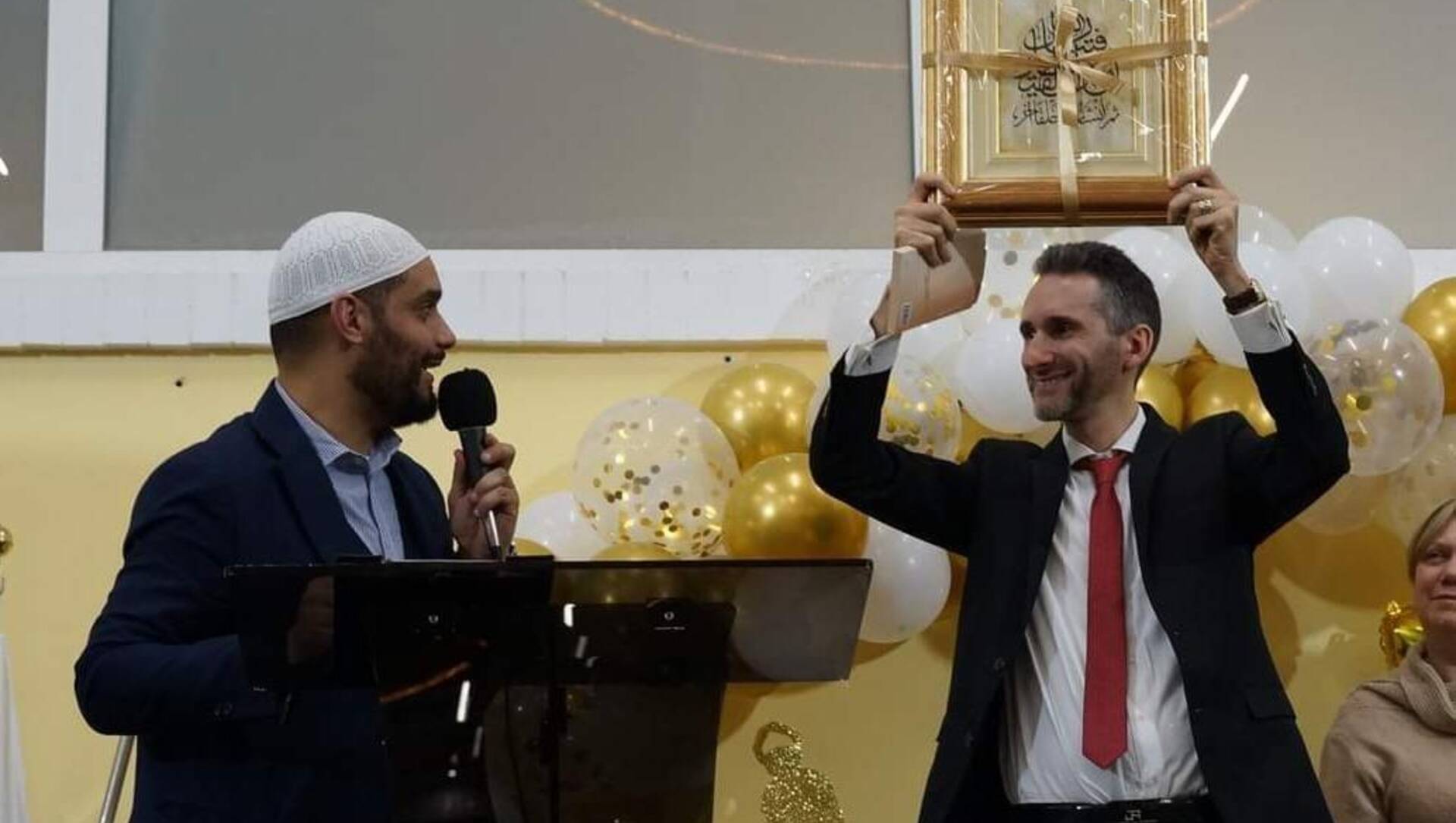Saronno, Centro islamico premia Raffaele Di Francisca per la collaborazione con la comunità cristiana
