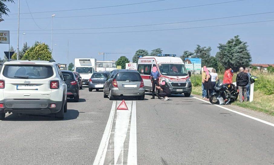 Scontro auto/moto sulla Monza-Saronno: soccorso un 60enne