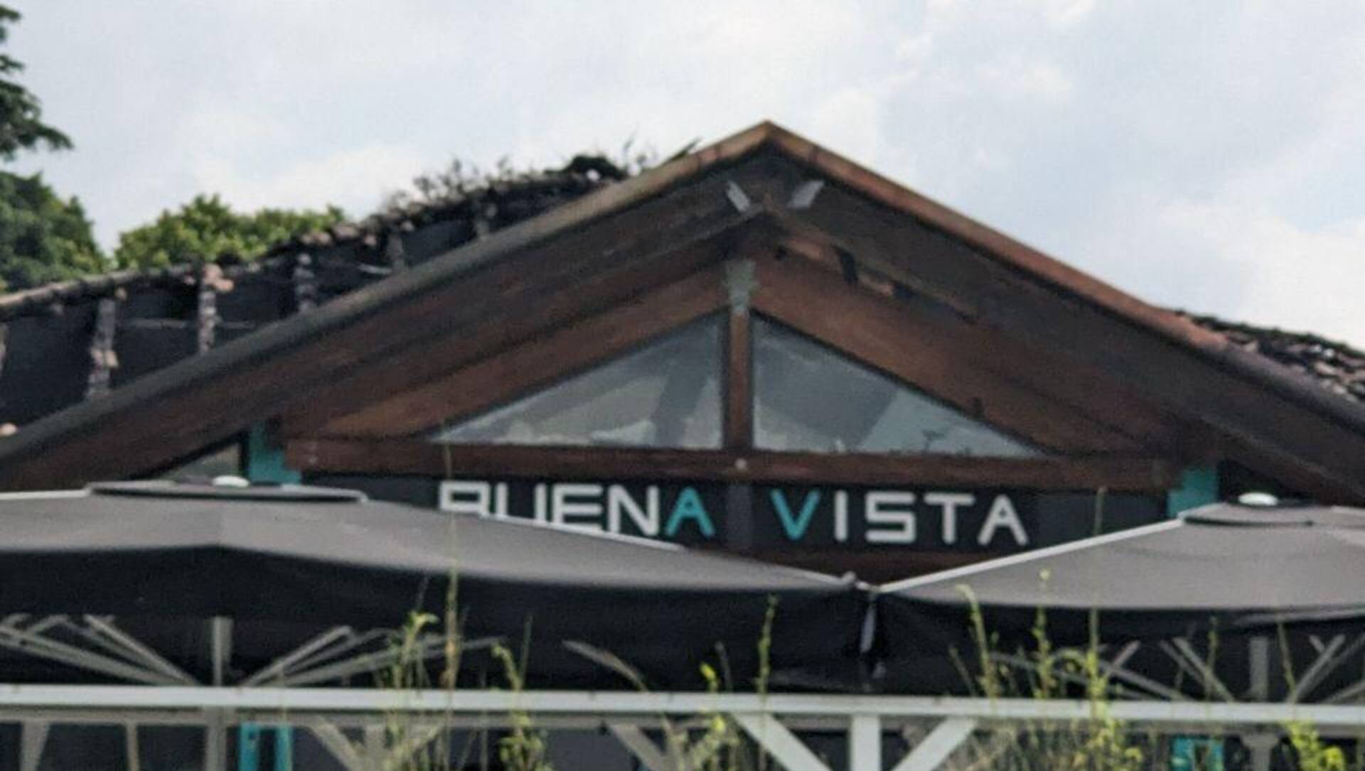 Incendio Buenavista: danni ingenti a tetto e locale, ipotesi cortocircuito come causa delle fiamme