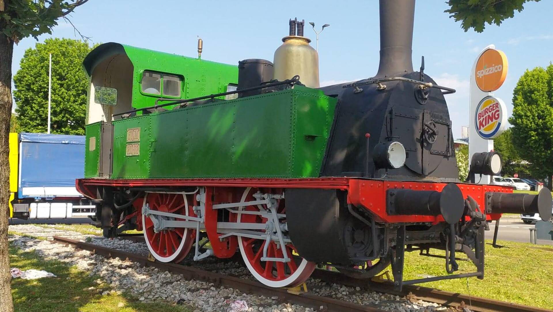 20230608 locomotiva tinteggiata (2)